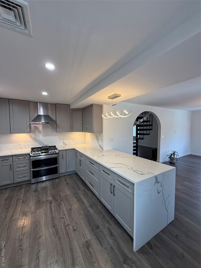 Building Photo - 1090 Pelham Pkwy S