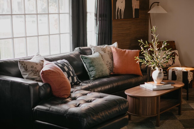 Photo - 946 Magnolia St SE