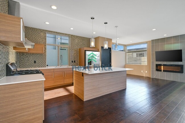 Photo - 3 BED & 2.5 BATH SINGLE FAMILY HOUSE FOR RENT