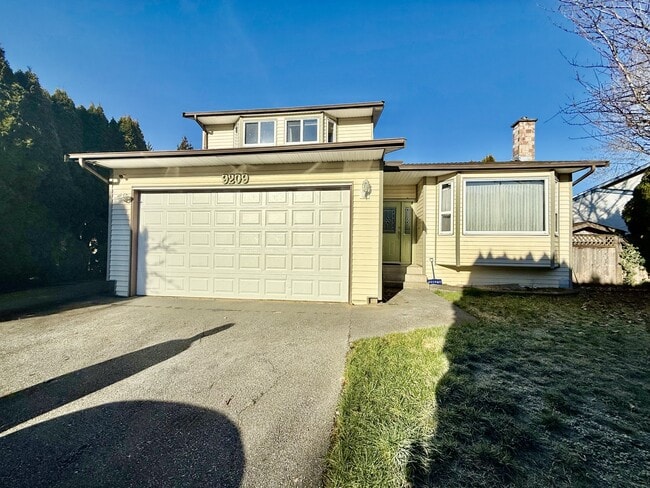 Building Photo - 9209-9213 213 St