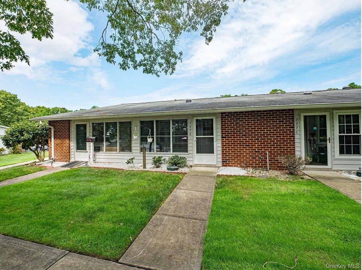 Photo - 167 Newcastle Ct Unidad B