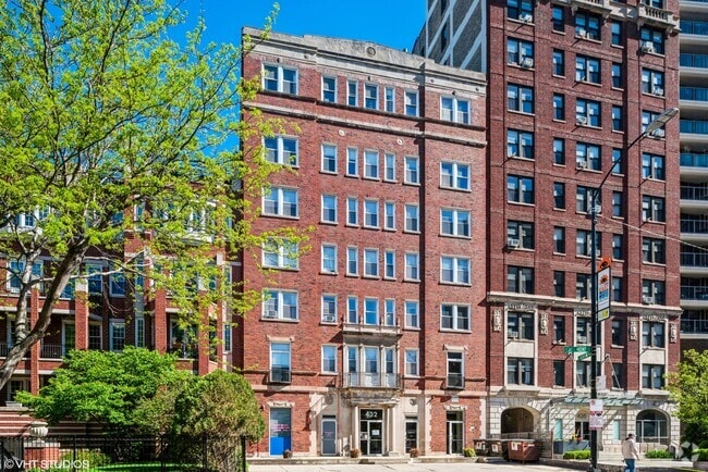 Building Photo - 432 W Belmont Ave Rental