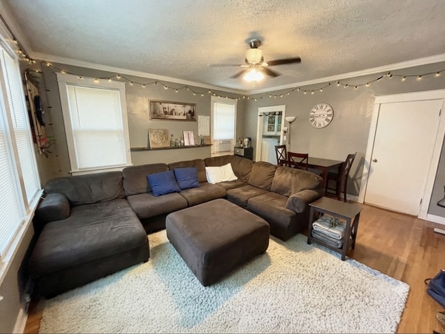 Photo - 711 W 38th St Unit 1