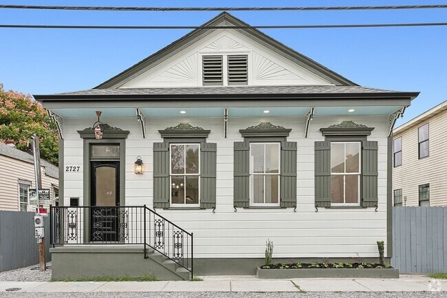 Building Photo - 2727 Marais St Rental