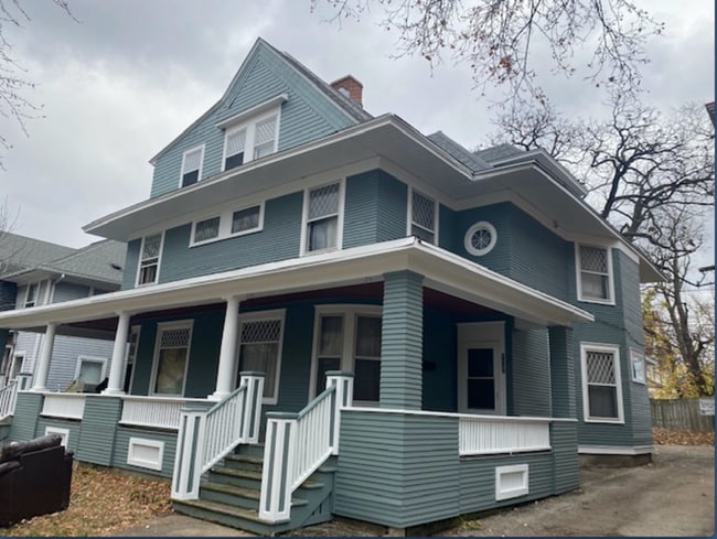 Building Photo - 119 Tennyson Ct