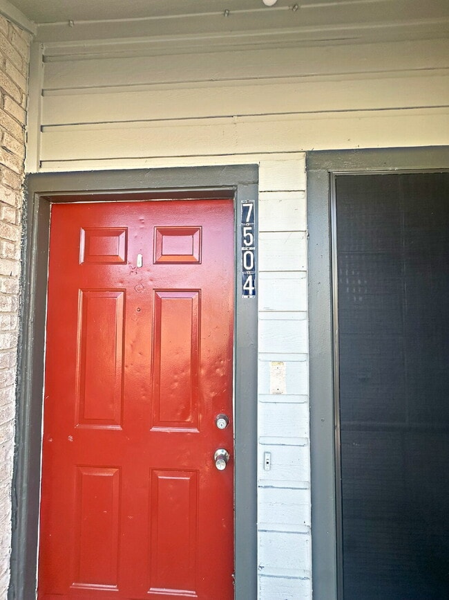 7504 Oak Chase