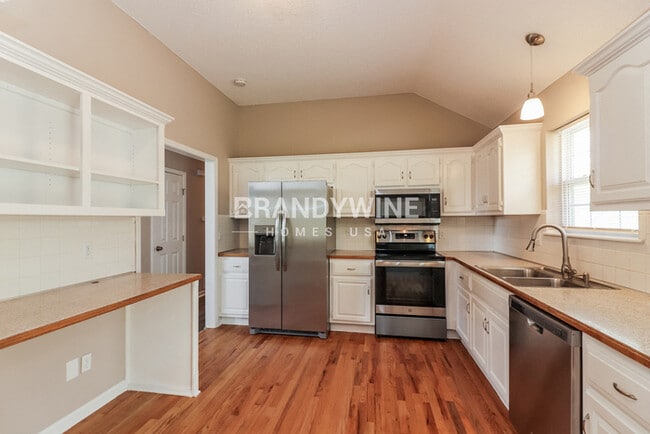 Photo - 1205 Deena St