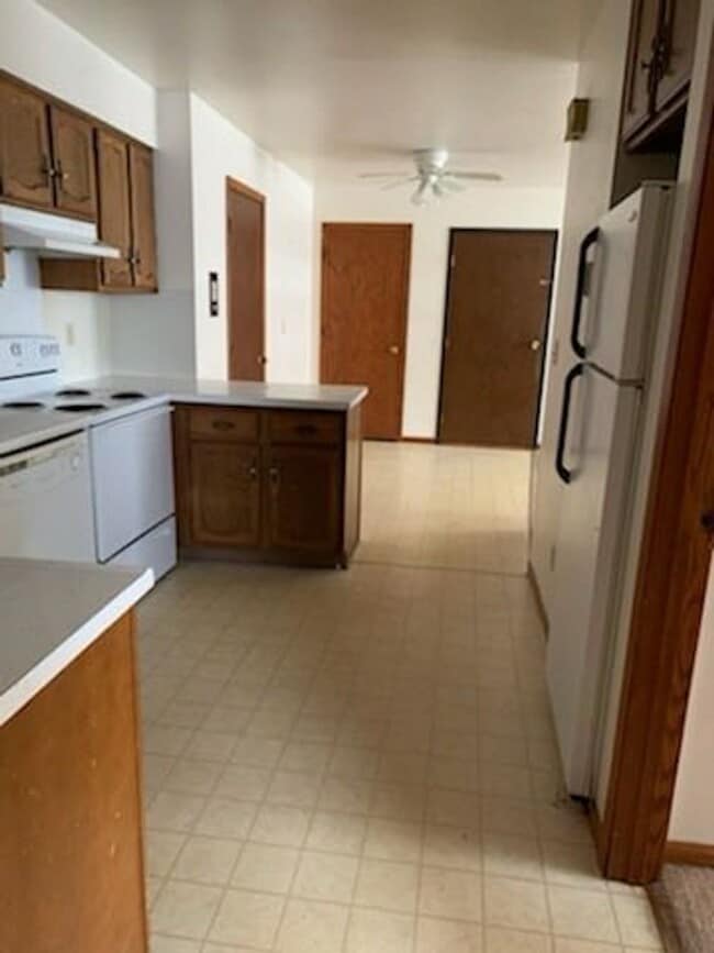 Building Photo - 950 N Kelly St Unit 22