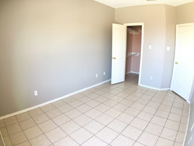 3200 Hillcrest Dr Unidad 6
