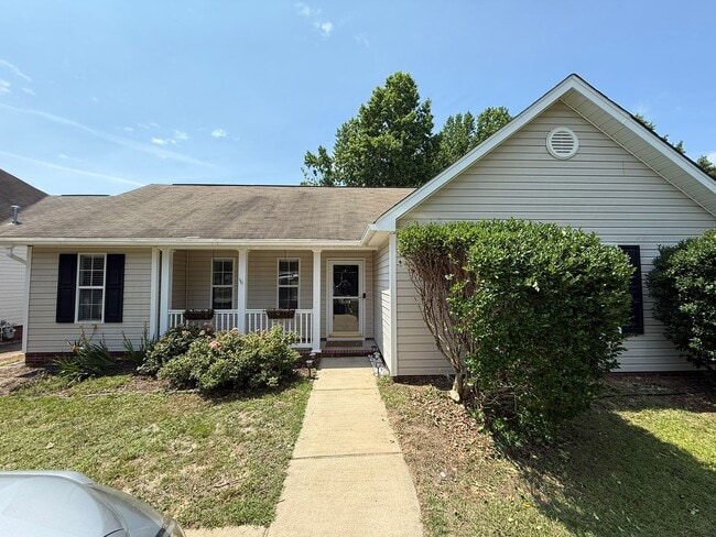 Building Photo - Lexington - Please call Lexington office to view - 803-359-0793