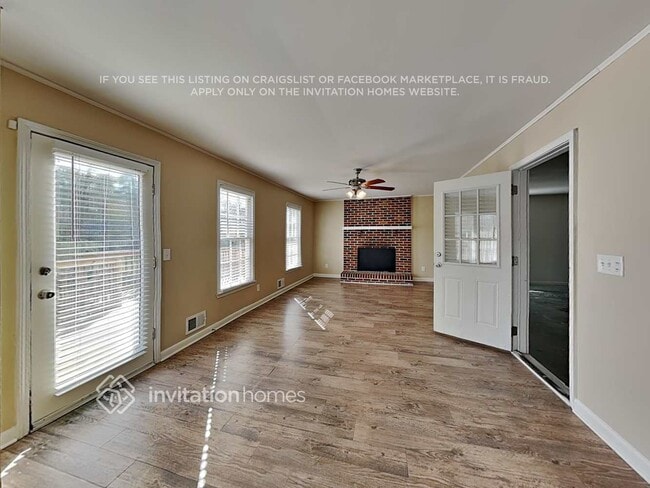 Photo - 2550 Raintree Way NE