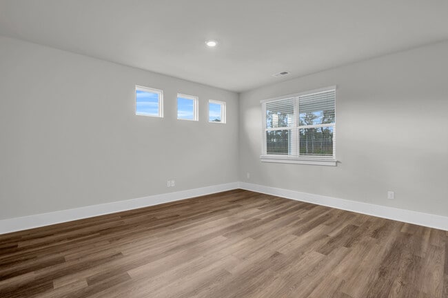 Photo - 514 Silky Oak Dr SE