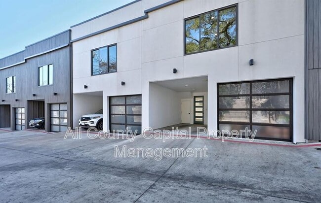 Building Photo - 2804 S 1st St