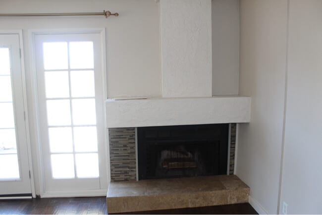 Building Photo - 8610 Potrero St Rental