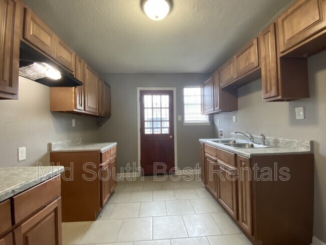 Photo - 29 W Gage Ave