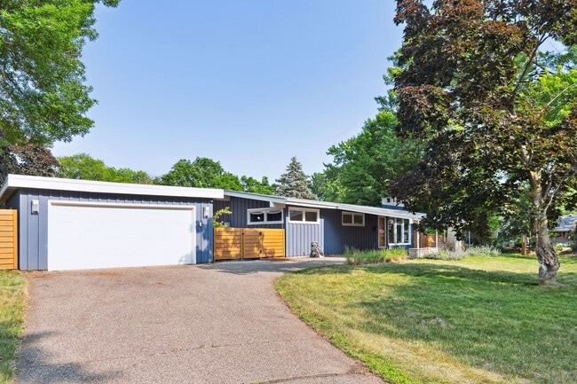 Photo - 6017 Halifax Ave S