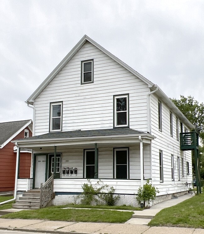 Building Photo - 1010 1/2 Rhomberg Ave Unit 1010-1/2