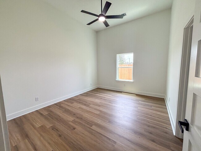 Photo - 1031 Exotic Pne St