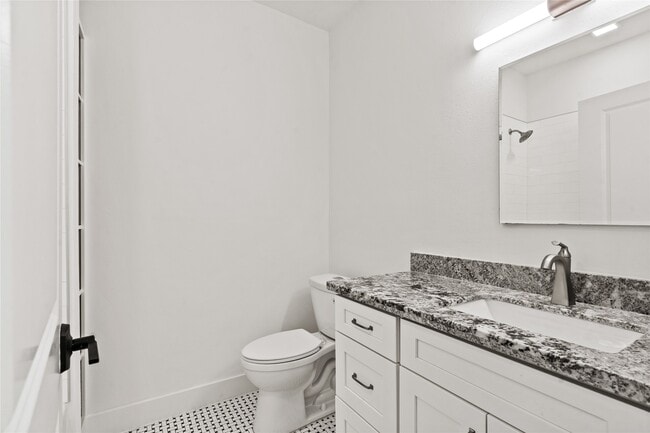 Photo - 2102 Mechanic St