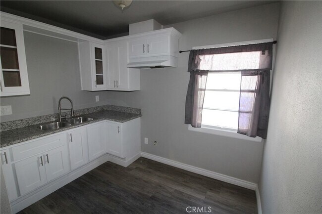 4986 Southern Ave Unit B
