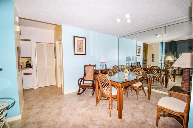 Photo - 243 Southampton Ln