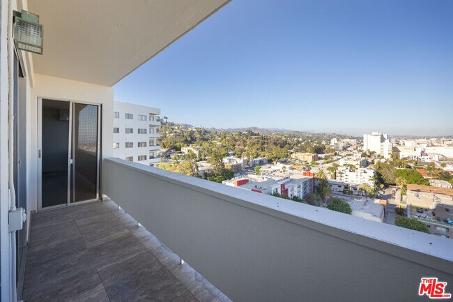 Photo - 7250 Franklin Ave Unidad 1209