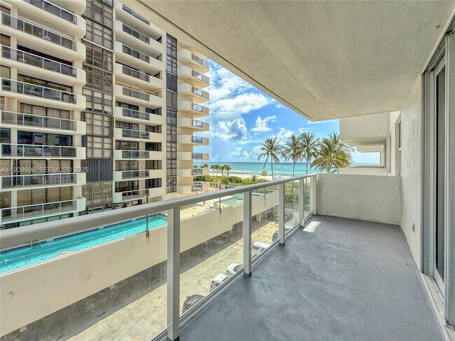 Building Photo - 5701 Collins Ave Unit 417