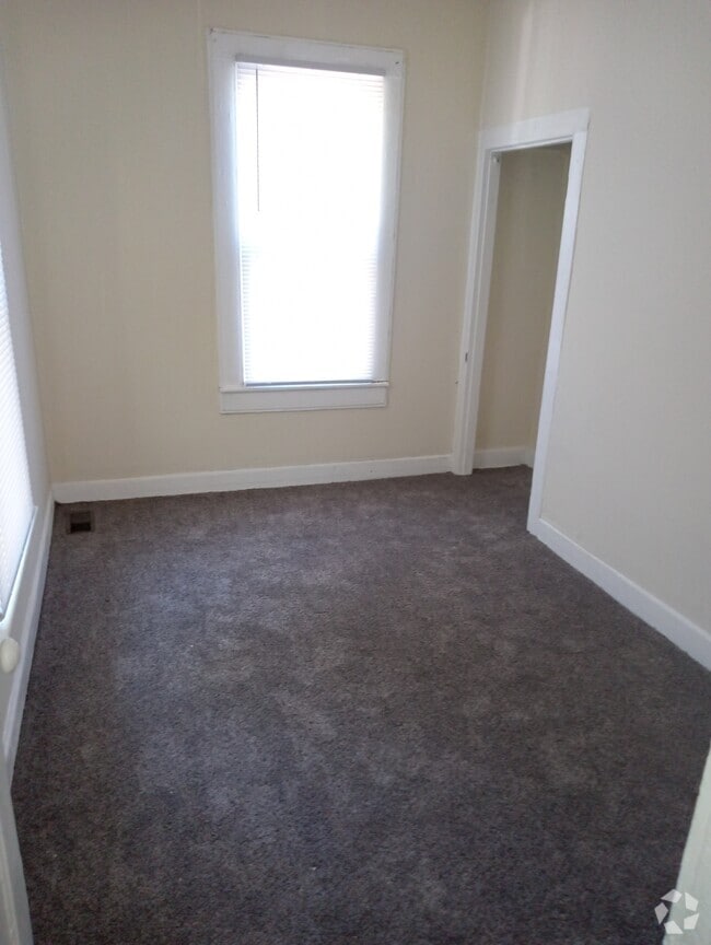 Building Photo - 1120 N Chestnut St Unit 2 Rental