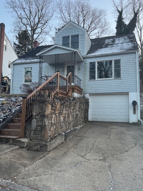 Driveway and Garage! - 537 Hystone Ave Casa