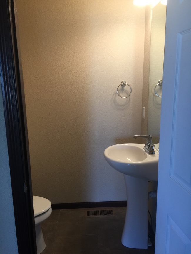 Photo - Quality Built Twinhome North Bismarck 2Bedroom 1 1/2 Bath SORRY NO PETS!!