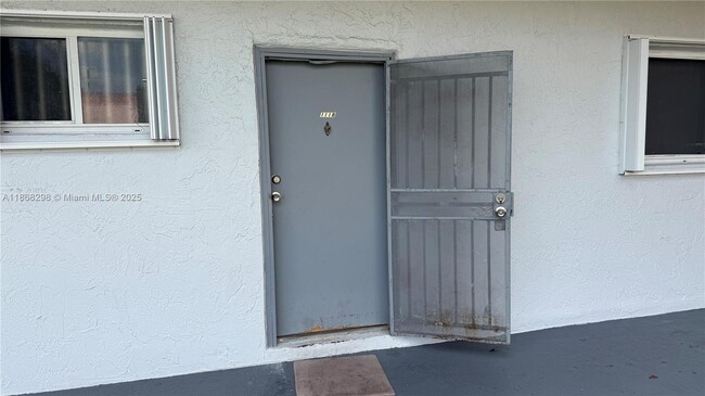 Building Photo - 11307 SW 200th St Unit 111-B Rental