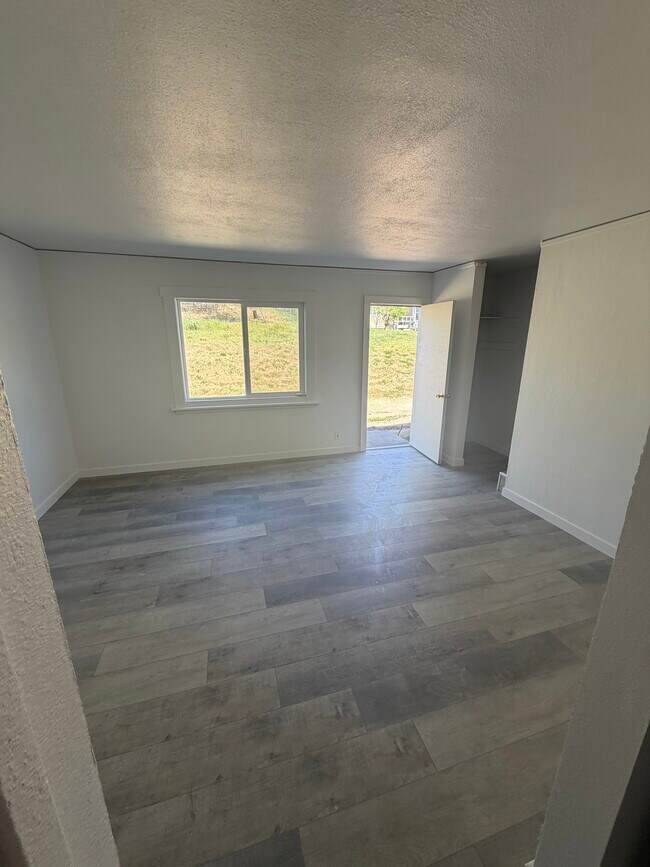 1405 NW Despain Ave