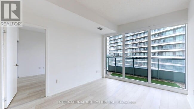 Photo - 117 McMahon Dr Unité 1907