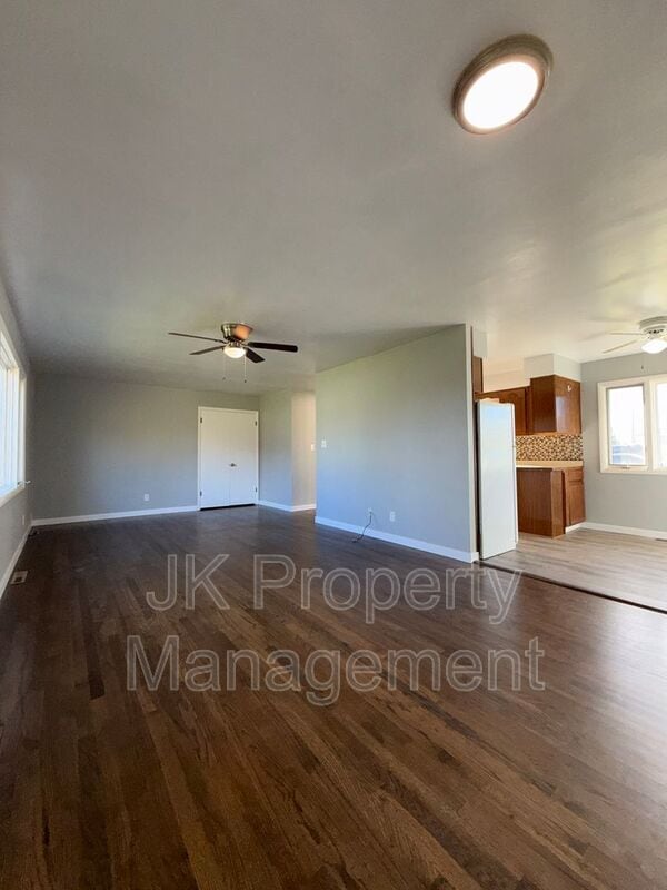 Photo - 821 47th St S