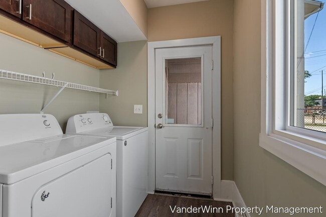 Photo - 740 Kellogg St SE