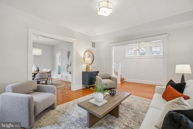 Photo - 2439 Monroe St NE