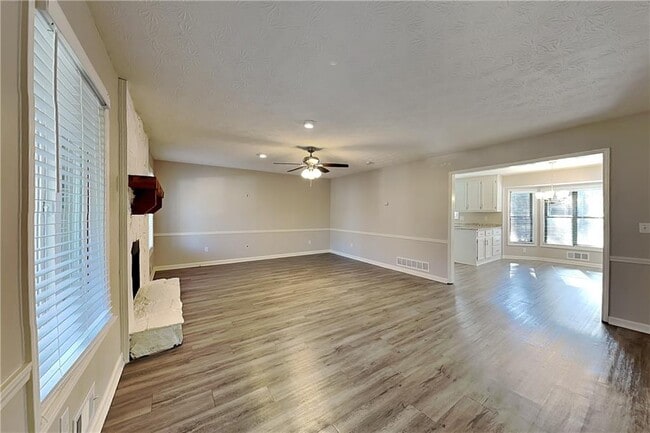 Photo - 208 Emerald Cove Ln