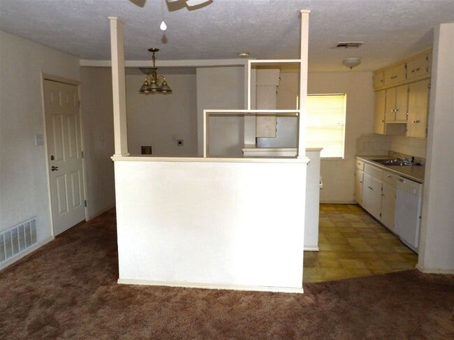 Photo - 403 NW Greenmeadow Dr