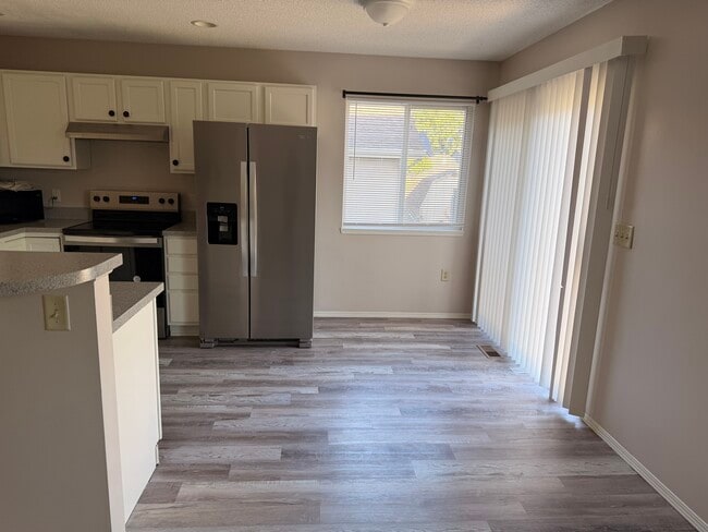 Photo - 1325 W Nottingham Cir