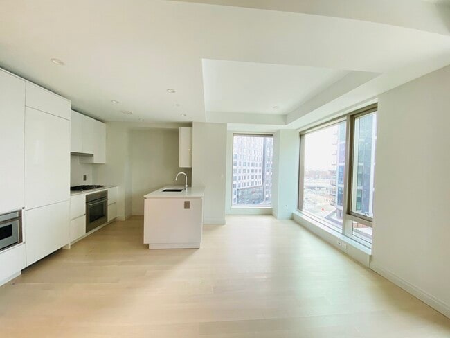 Photo - 135 Seaport Blvd Unidad 711 Rental