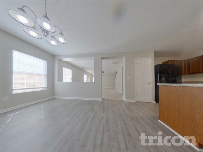 Photo - 401 Silver Spring St