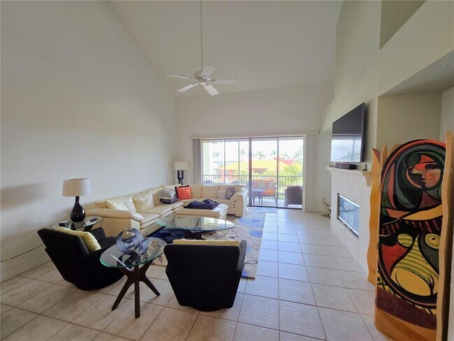 3905 Mariners Walk Unit 826