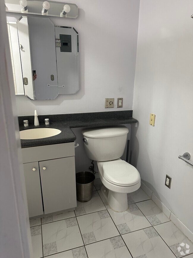 Building Photo - 85 E India Row Rental