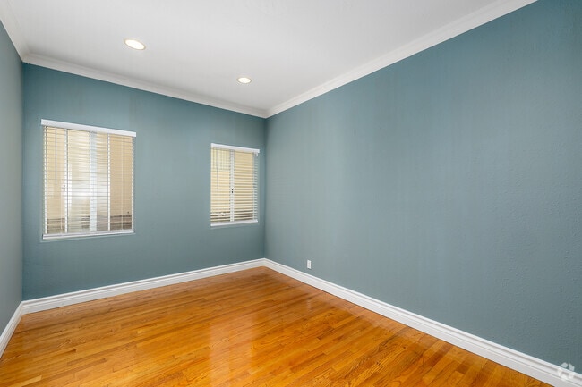 1BR, 1BA - 725SF - Bedroom