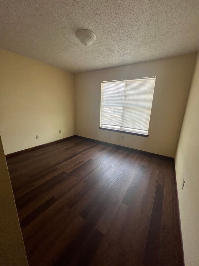 Photo - 2 Bed 1 Bath Apartment for Lease