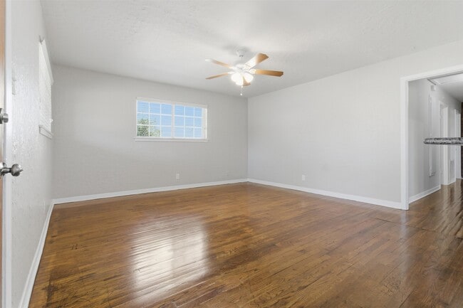 Photo - 9523 Bundy Ln