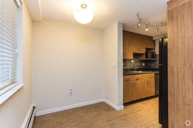 2BR, 1BA - B2