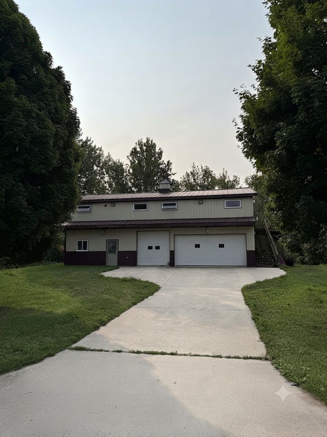 Building Photo - 47930 Henry Hill Ln Unit Willow Lodge