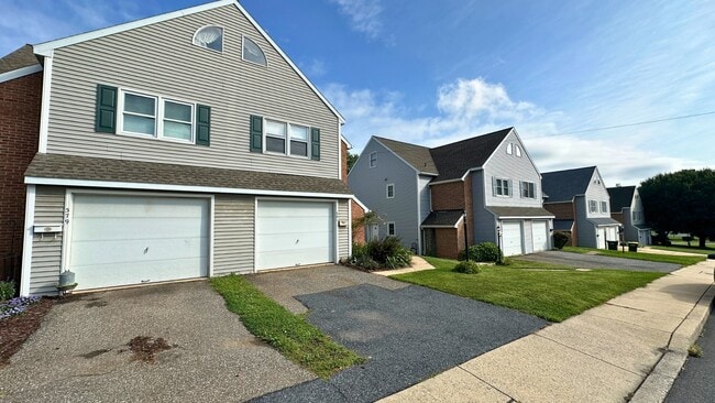 Photo - 381 E Jackson St