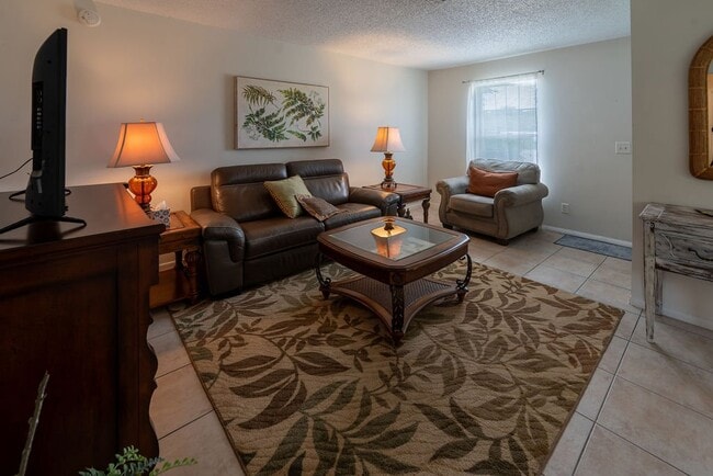 Building Photo - 8623-8623 SE Lyons Rd Unit 8615 Lyons Rd
